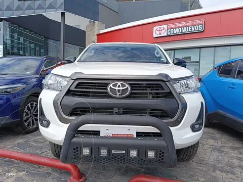 Toyota Hilux Cabina Doble SR usado (2024) color Blanco precio $569,000