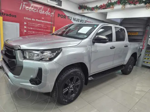 Toyota Hilux Cabina Doble SR usado (2024) color Plata precio $515,000
