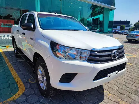 Toyota Hilux Cabina Doble SR usado (2018) color Blanco financiado en mensualidades(enganche $112,500 mensualidades desde $8,297)