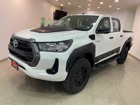 Toyota Hilux Cabina Doble SR usado (2024) color Blanco precio $668,700