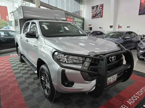 Toyota Hilux Cabina Doble SR usado (2024) color Plata precio $510,000