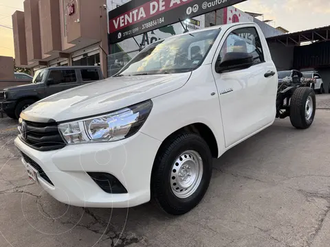 Toyota Hilux Chasis Cabina usado (2021) color Blanco precio $399,999