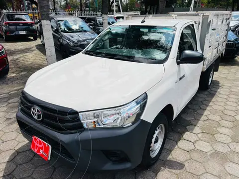 Toyota Hilux Chasis Cabina usado (2022) color Blanco precio $387,000