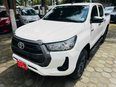 Toyota Hilux Cabina Doble SR usado (2025) color Blanco precio $527,000