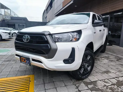 Toyota Hilux Cabina Doble SR usado (2024) color Blanco financiado en mensualidades(enganche $155,325 mensualidades desde $11,878)