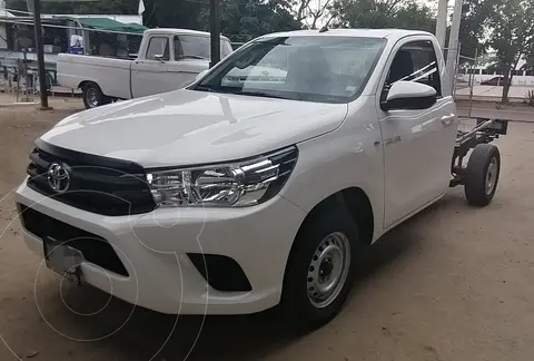 Toyota Hilux Chasis Cabina usado (2022) color Blanco precio $378,000