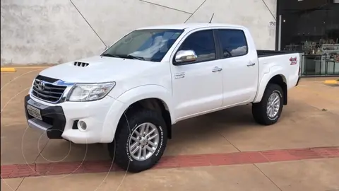 Toyota Hilux Doble Cabina Pick-up 4x2 L4,2.4,8v A 1 3 usado (2020) color Blanco precio u$s15,000