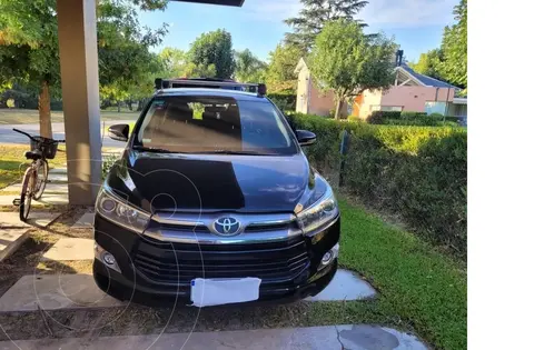 Toyota Innova SRV 2.7 Aut 8 Pas usado (2018) color Negro precio $8.800.000