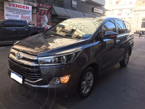 Toyota Innova SRV 2.7 Aut 8 Pas usado (2018) color Gris Oscuro precio $28.900.000