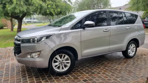 Toyota Innova SRV 2.7 Aut 8 Pas usado (2018) color Plata Metalizado precio $30.500.000