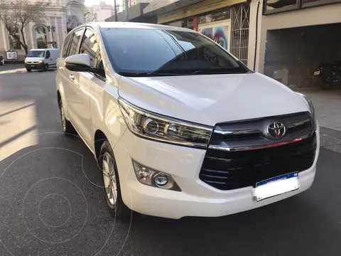 Toyota Innova SRV 2.7 Aut 8 Pas usado (2019) color Blanco precio u$s32.000