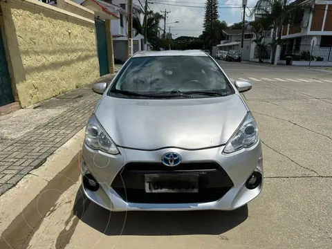 Toyota Prius C  Sport usado (2017) color Plata precio u$s17.000