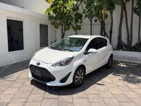 Toyota Prius C 1.5L usado (2020) color Blanco precio $310,000