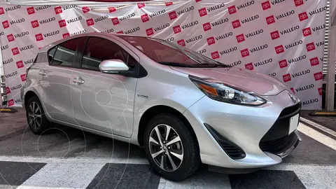 Toyota Prius C 1.5L usado (2021) color plateado financiado en mensualidades(enganche $146,300 mensualidades desde $6,285)