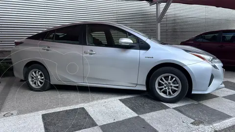 Toyota Prius BASE usado (2017) color plateado precio $250,000