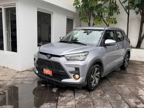Toyota Raize XLE Aut usado (2024) color Plata precio $365,000