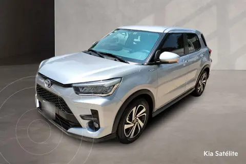 Toyota Raize XLE Aut Bi-Tono usado (2024) color Plata precio $365,000