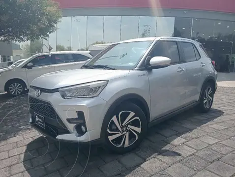 Toyota Raize XLE usado (2023) color Plata financiado en mensualidades(enganche $96,481 mensualidades desde $10,267)