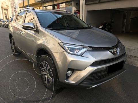 foto Toyota RAV4 VX 4x4 Aut Full usado (2018) color Plata Metálico precio u$s32.500