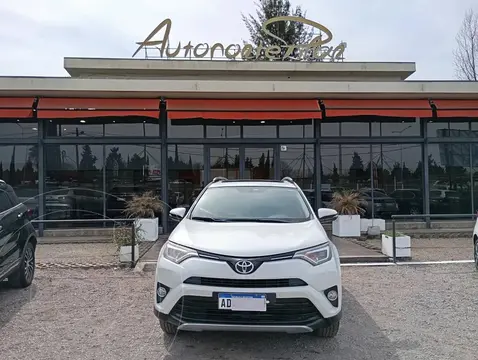 Toyota RAV4 RAV 4 2.0 5 P L/16 4X2 VX CVT usado (2019) color Blanco precio u$s33.000