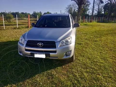 foto Toyota RAV4 2.4L 4x2 Aut usado (2012) color Gris Plata precio $3.650.000