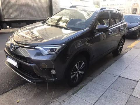 Toyota RAV4 VX 4x4 Aut Full usado (2018) color Gris Metalico precio u$s39.000