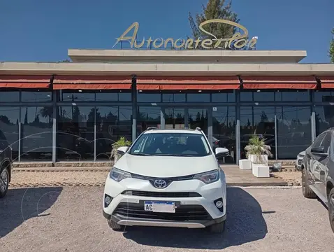 Toyota RAV4 RAV 4 2.5 5 P L/16 4X4 VX  AUT usado (2018) color Blanco precio u$s34.000