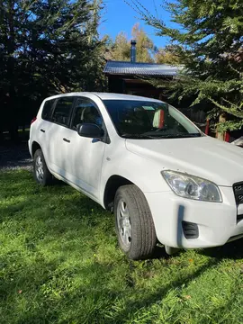 Toyota Rav4 2.4 Lujo 4X2 usado (2010) color Blanco precio $8.000.000