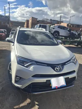 Toyota Rav4 2.0L STreet 4x2 usado (2018) color Blanco Perla precio $105.000.000