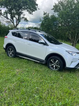 Toyota Rav4 2.0L STreet 4x2 usado (2018) color Blanco Perla precio $97.000.000