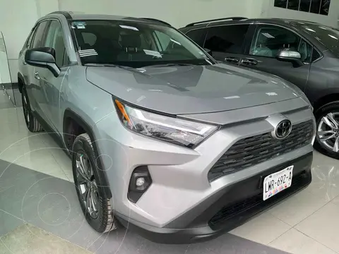 Toyota RAV4 XLE usado (2023) color Plata financiado en mensualidades(enganche $145,125 mensualidades desde $12,254)