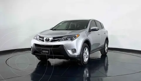 Toyota RAV4 XLE 4WD usado (2013) color Plata precio $288,999