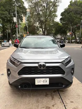 Toyota RAV4 XLE usado (2022) color Plata precio $450,000