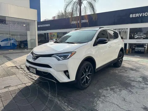 Toyota RAV4 SE 4WD usado (2018) color Blanco financiado en mensualidades(enganche $95,003 mensualidades desde $10,110)