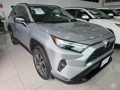 Toyota RAV4 XLE usado (2023) color Plata financiado en mensualidades(enganche $134,375 mensualidades desde $11,346)
