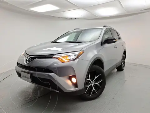 foto Toyota RAV4 LE usado (2017) color Plata precio $369,000