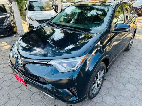 Toyota RAV4 XLE usado (2018) color Azul precio $377,000