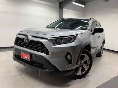 Toyota RAV4 XLE usado (2021) color Plata precio $430,000