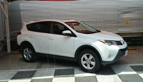 Toyota RAV4 XLE usado (2014) color Blanco precio $290,000