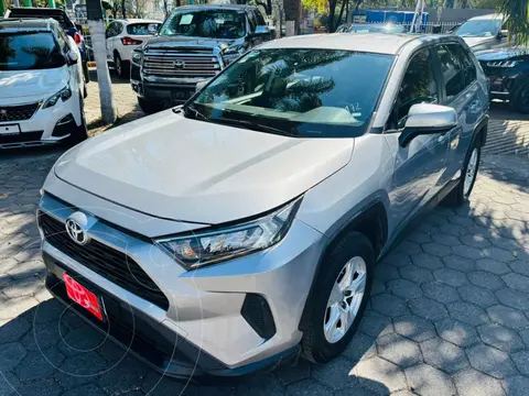 Toyota RAV4 LE usado (2019) color Plata financiado en mensualidades(enganche $98,631 mensualidades desde $8,761)