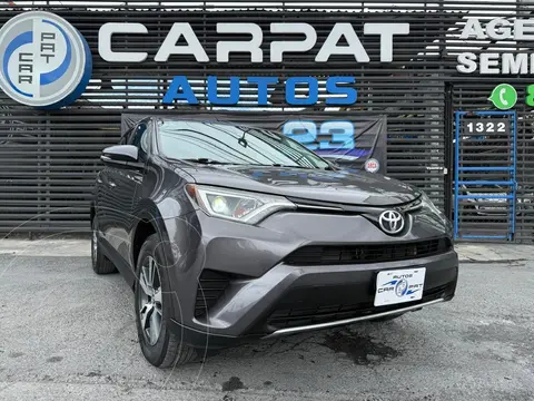 Toyota RAV4 XLE 4WD usado (2018) color Gris precio $349,000