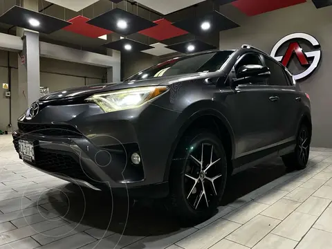 Toyota RAV4 SE 4WD usado (2018) color Gris Oscuro precio $369,000