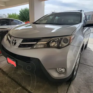 Toyota RAV4 XLE 4WD usado (2015) color Plata precio $230,000