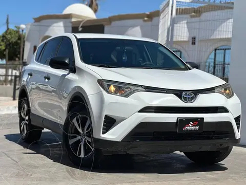 Toyota RAV4 LE usado (2017) color Blanco Perla precio $328,000