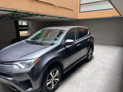 Toyota RAV4 XLE 4WD usado (2017) color Gris Oscuro precio $320,000