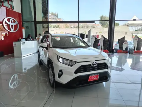 Toyota RAV4 XLE usado (2020) color Blanco precio $439,000