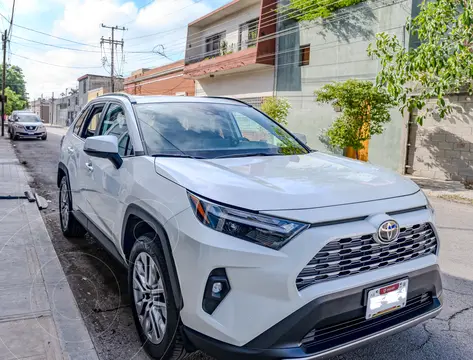 Toyota RAV4 Limited 4WD usado (2022) color Blanco precio $595,000