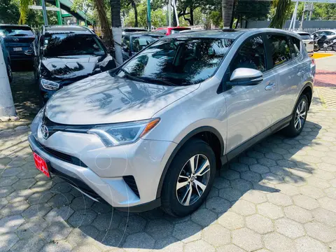 Toyota RAV4 XLE usado (2018) color Plata precio $369,000