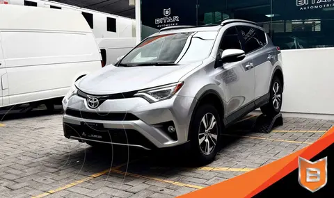 Toyota RAV4 XLE 4WD usado (2017) color Plata precio $339,900