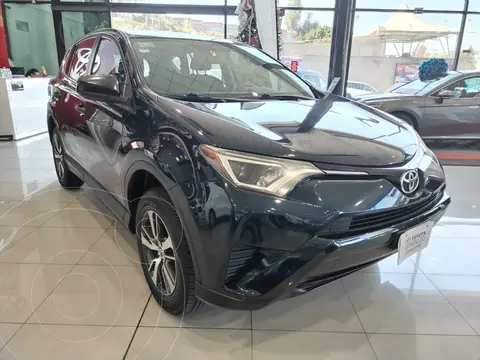 Toyota RAV4 LE usado (2018) color Azul Marino precio $324,000